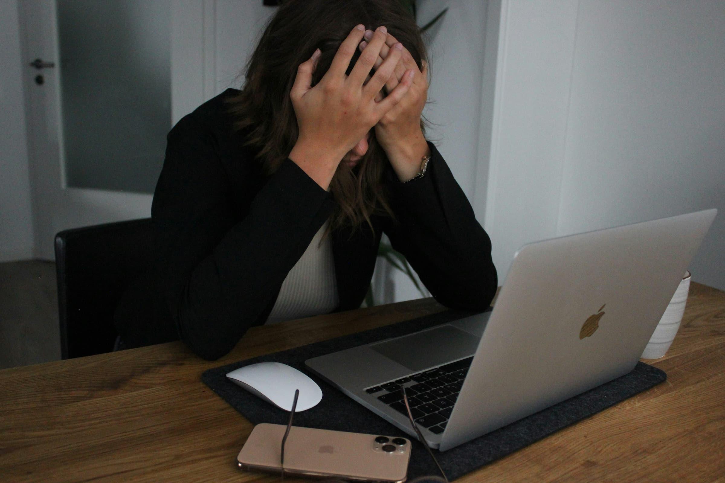 A business woman who is stressed and frustrated.